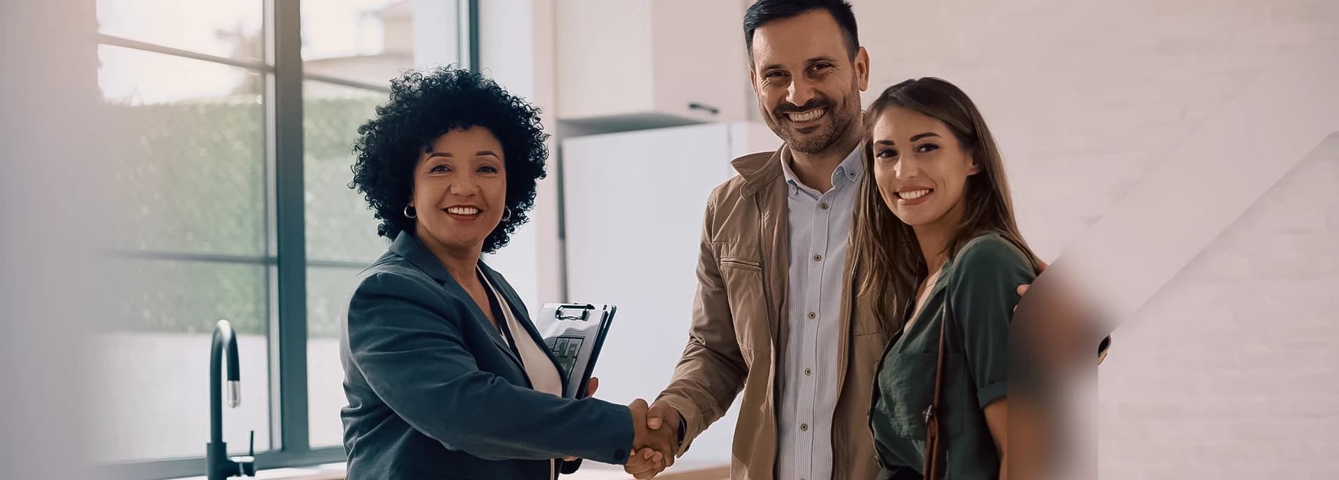 Cliente recebendo atendimento imobiliário